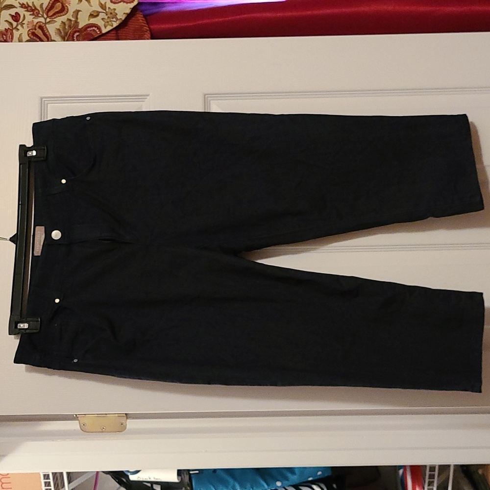 Chico's fabulously slimming capri jeans